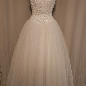 David's Bridal Elegant White Lace Wedding Dress